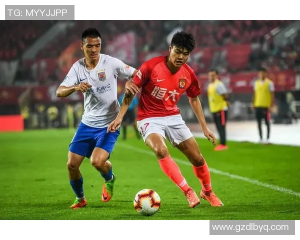 恒大与山东鲁能巅峰对决谁能在中超赛场再创辉煌